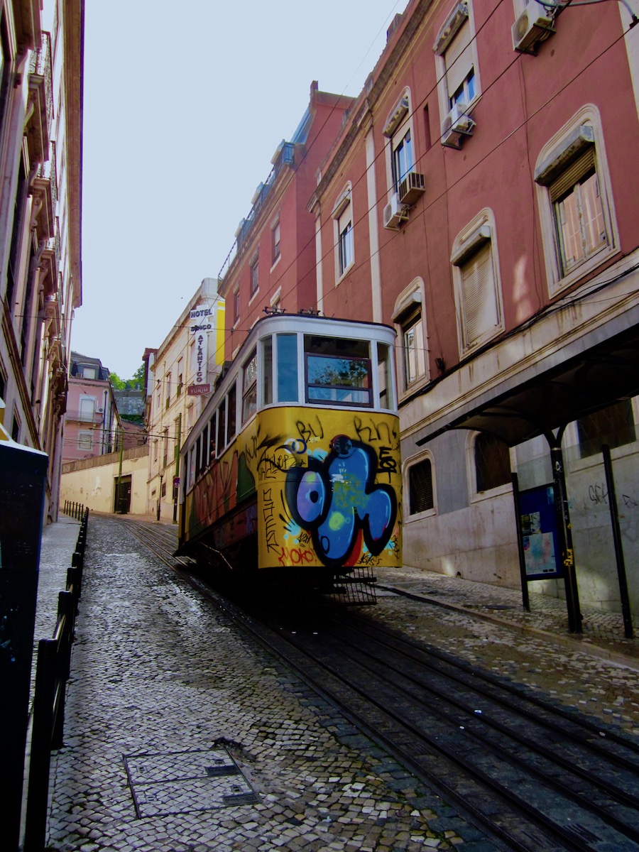 Tram quartier Bairro Alto, Lisbonne