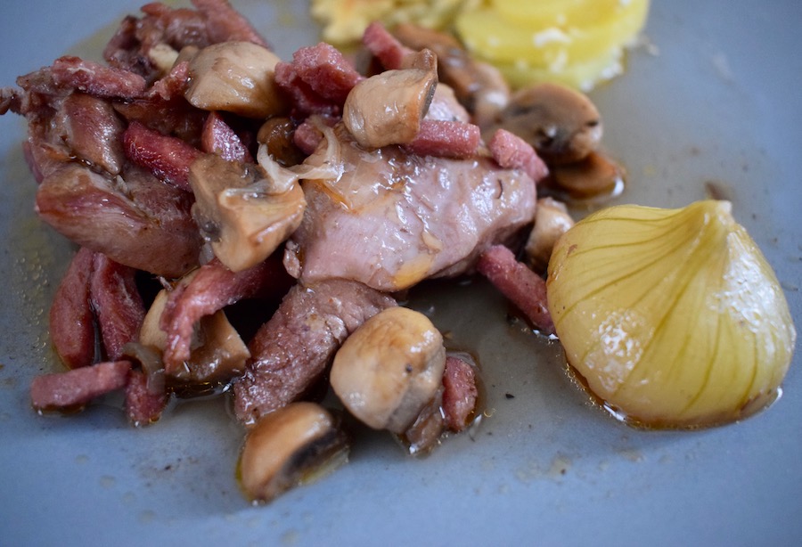 Poulet sauté bourguignonne et gratin de pommes de terre forézien (fiches techniques n°111 et&nbsp;147]
