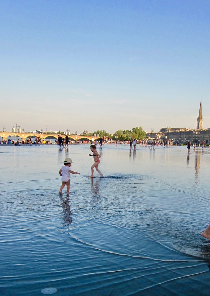 le miroir d'eau à 19h Bordeaux