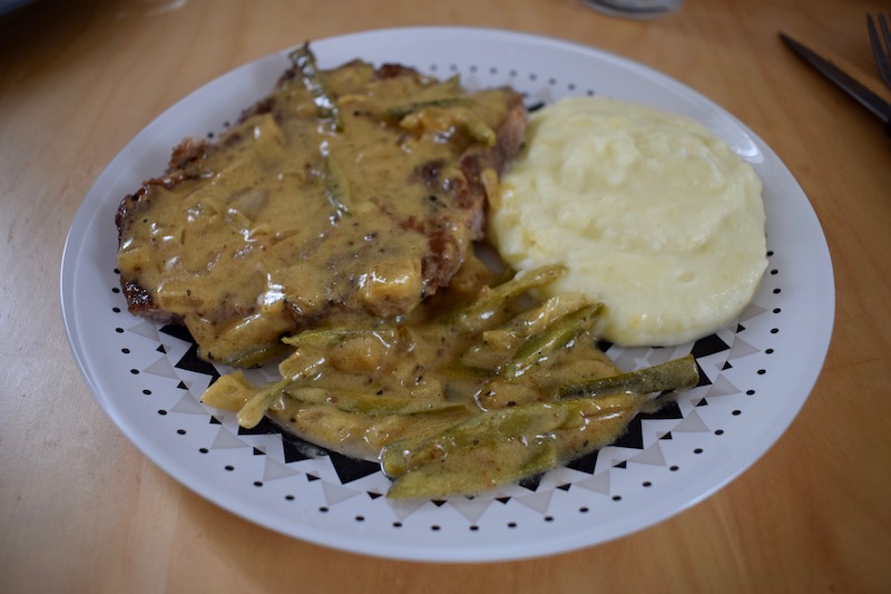 Côtes de porc charcutière, pomme purée (fiche technique n°&nbsp;90)