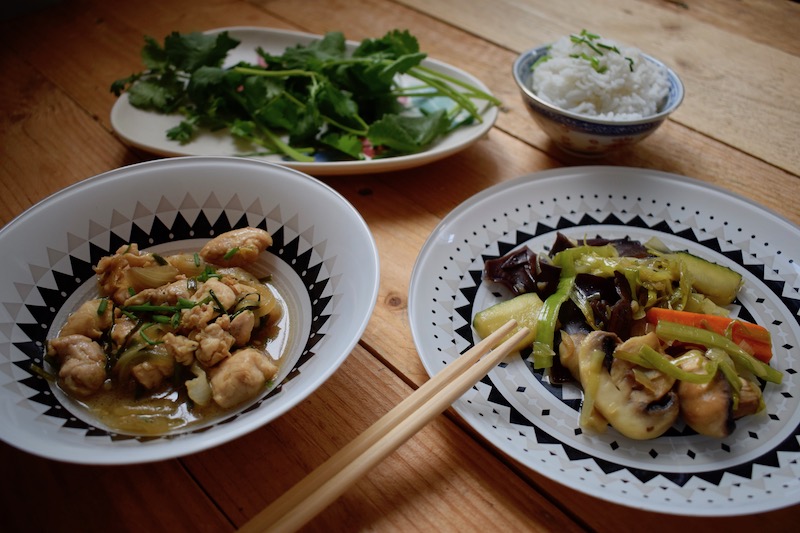 Poulet sauté au miel et au gingembre accompagné de légumes chop&nbsp;suey