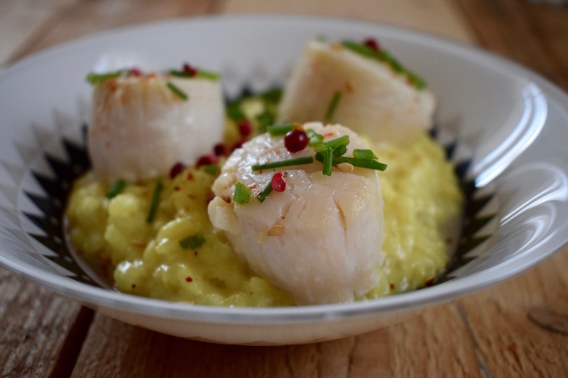 Risotto coco aux saint-jaques, épices et baies roses (sain-valentin)