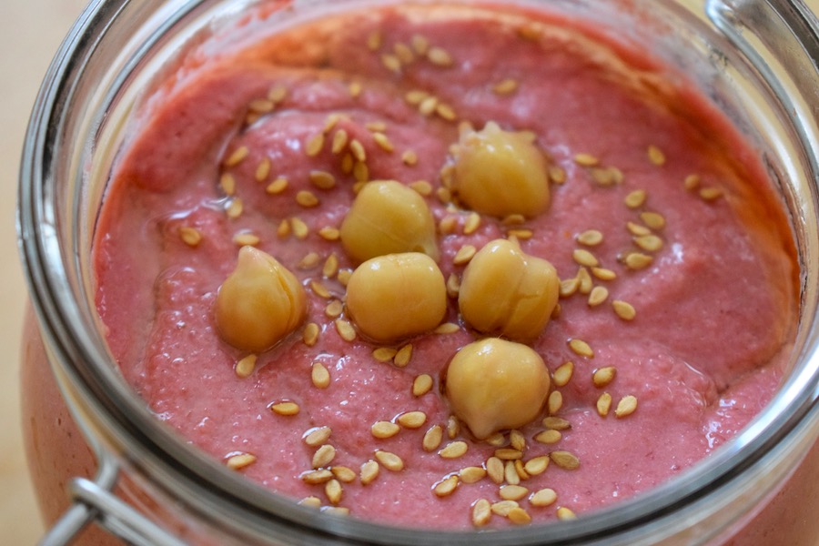 Houmous de betterave, lait de coco & tofu&nbsp;fumé