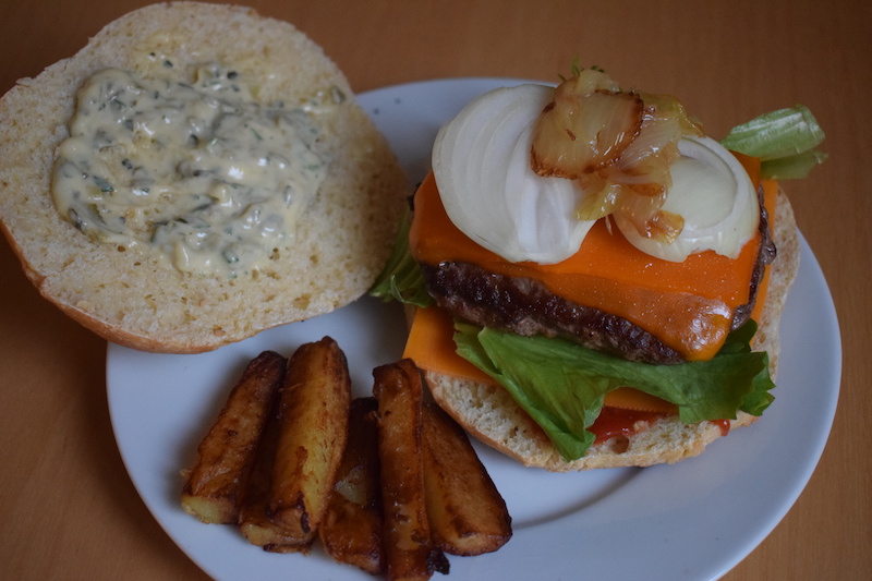 Cheese Burger sauce tartare (25 recettes de base à maîtriser) - cap cuisine
