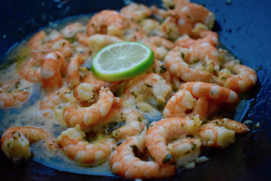 Crevettes persillées au miel et au citron&nbsp;vert