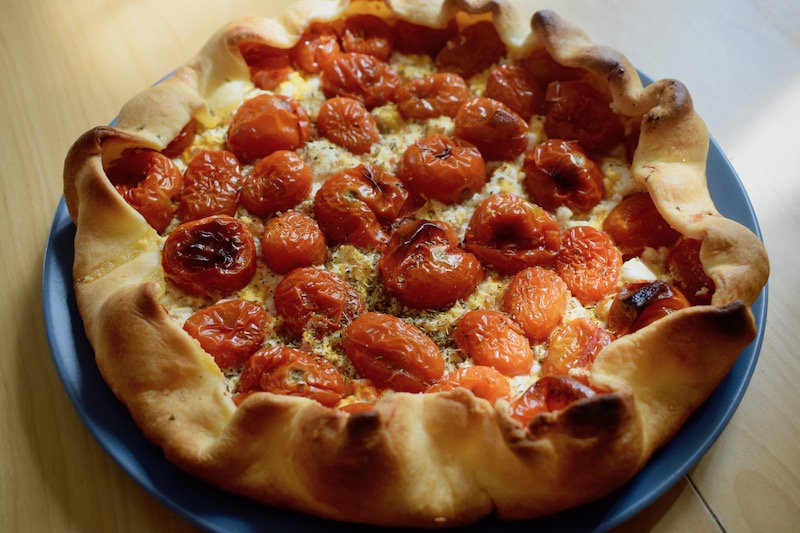 Tarte rustique aux tomates cerise & au chèvre doux