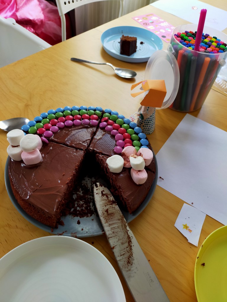 Gâteau arc-en-ciel : fondant choco-caramel, ganache tout chocolat

