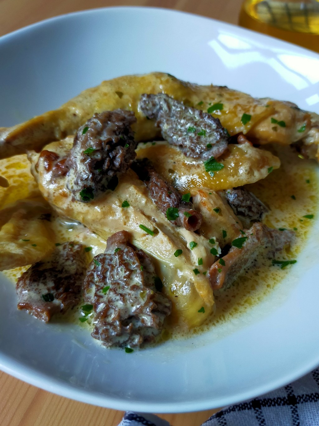 Géline de Touraine aux morilles et au vin&nbsp;jaune