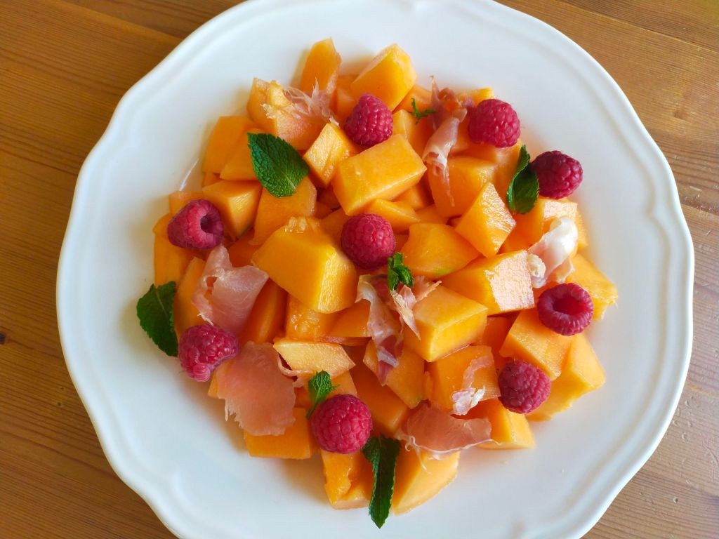 Salade d’été melon framboises